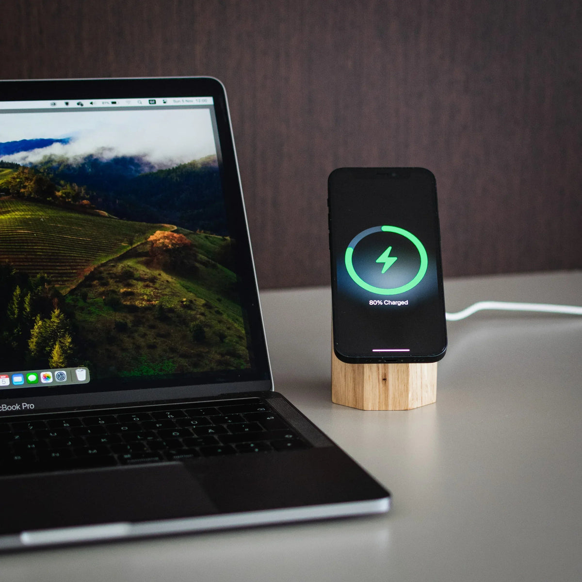 Wooden MagSafe Charger – Qi2 25W Fast Charging