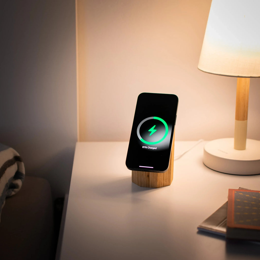 Wooden MagSafe Charger – Qi2 25W Fast Charging