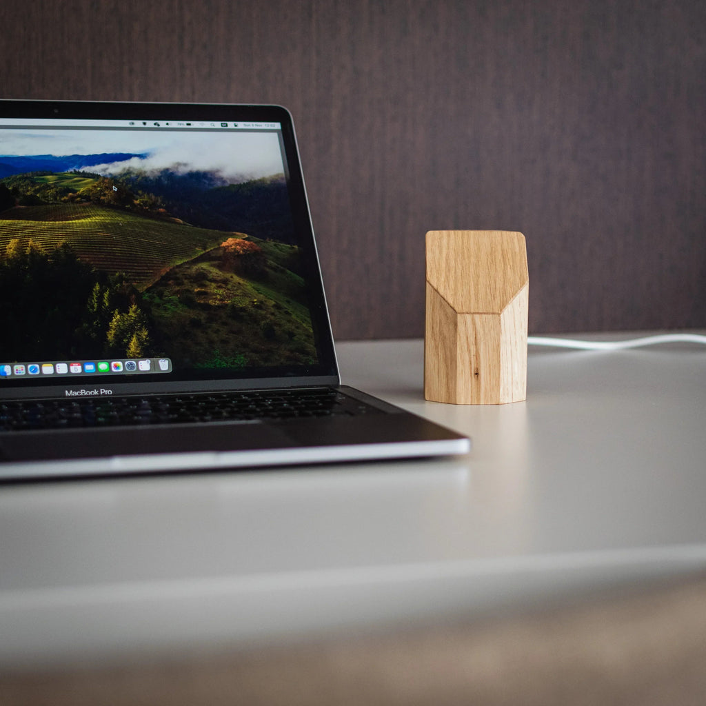 Wooden MagSafe Charger – Qi2 25W Fast Charging