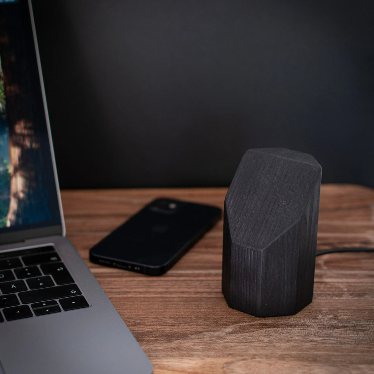 Wooden MagSafe Charger – Qi2 25W Fast Charging